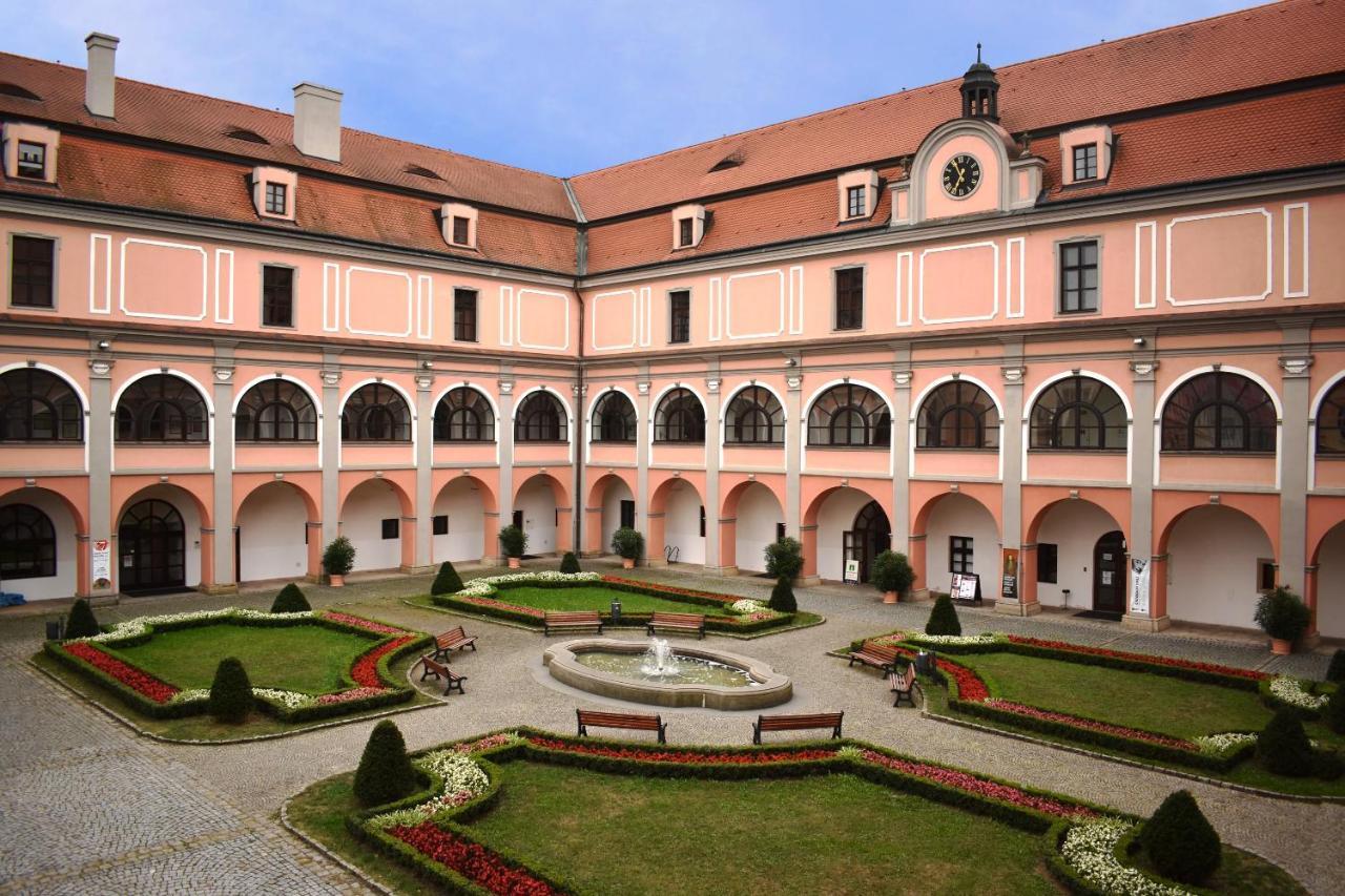 Zamecky Penzion Valasske Mezirici Exterior photo